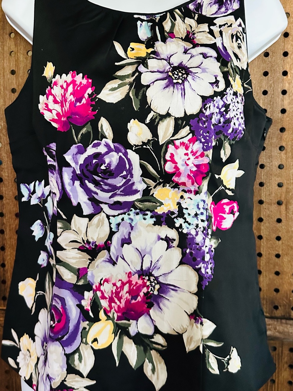 White Black Black Floral Sleeveless Blouse Size 10 lined and with a side zipper